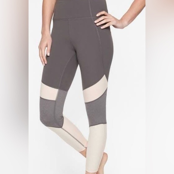 Athleta Pants - Athleta Modblock Salutation Leggings size Small. EUC